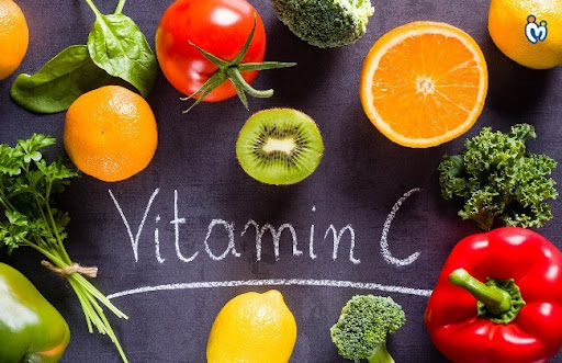 Vitamin C hỗ trợ sản xuất collagen giúp giữ cho làn da của bạn khỏe mạnh