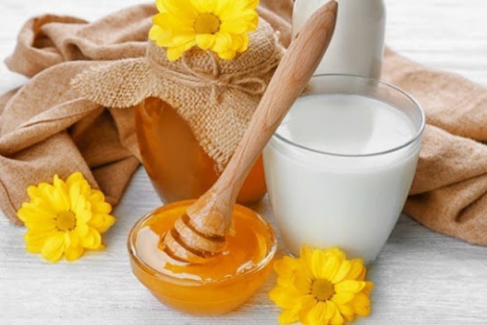 giảm nám da bằng sữa chua kết hợp với mật ong